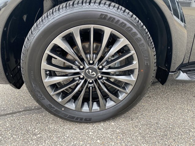 Used 2023 INFINITI QX80 Sensory w/ All-Season Package AWD/4WD image 10