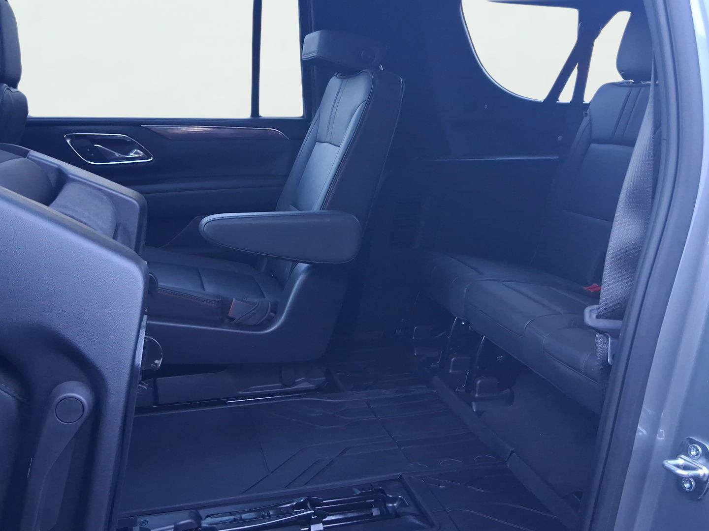 Used 2024 Chevrolet Suburban RST w/ Sport Performance Package AWD/4WD image 27