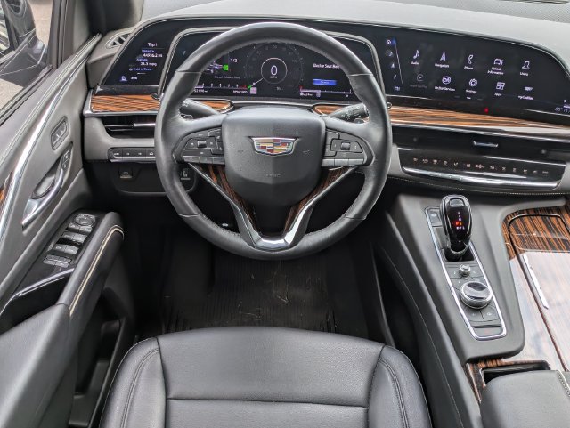 Used 2023 Cadillac Escalade Luxury AWD/4WD image 11