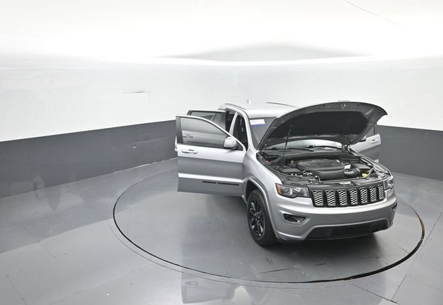 Used 2020 Jeep Grand Cherokee Altitude AWD/4WD image 43