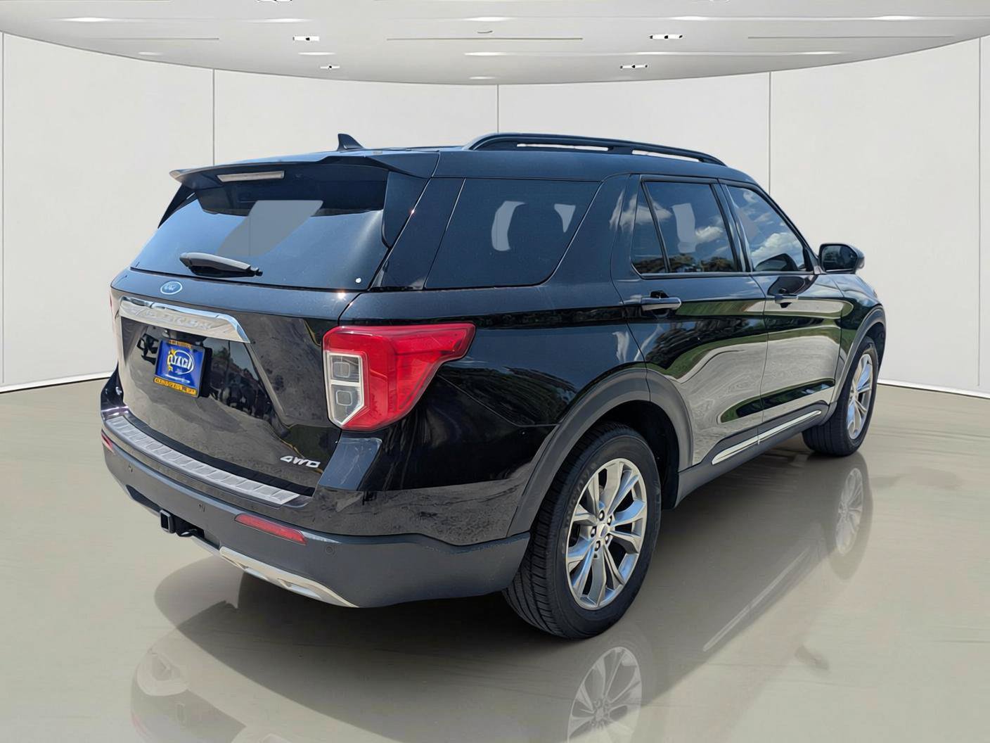 Certified 2023 Ford Explorer XLT w/ Equipment Group 202A AWD/4WD image 6