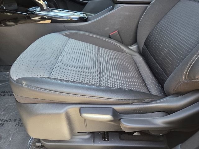 Used 2024 Chevrolet Trax LT w/ LT Convenience Package FWD image 13