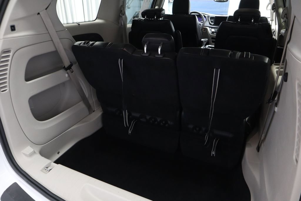 Used 2022 Chrysler Pacifica Touring-L FWD image 15