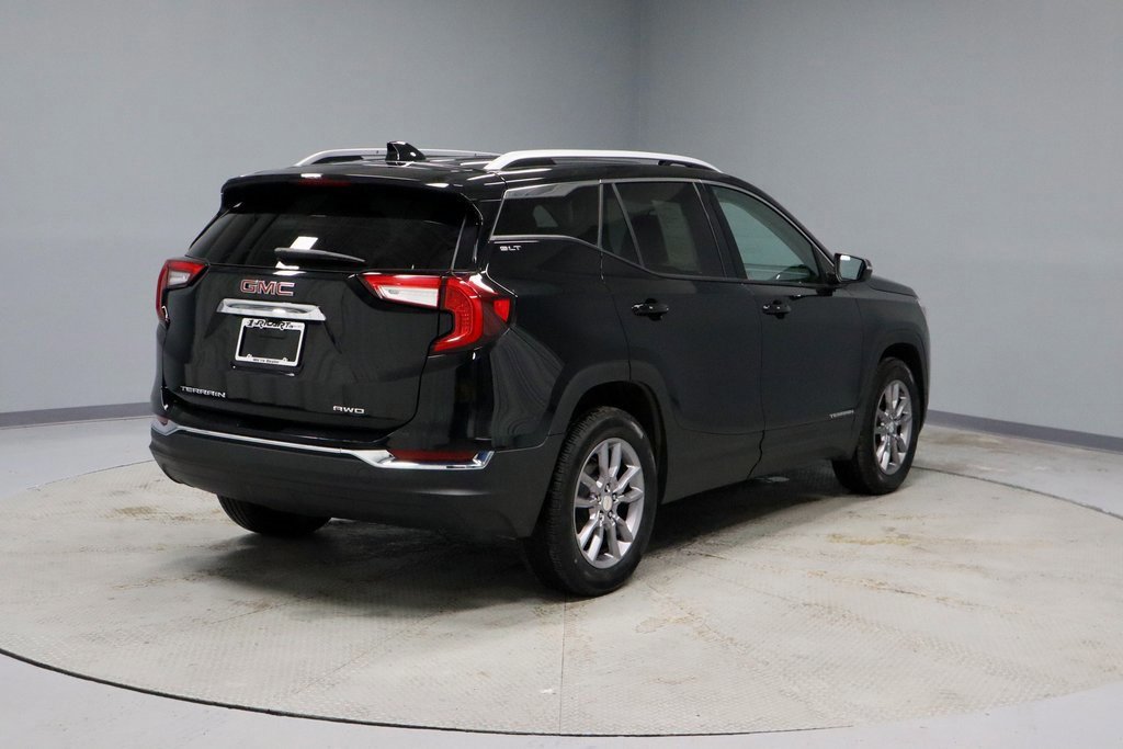 Used 2024 GMC Terrain SLT image 5