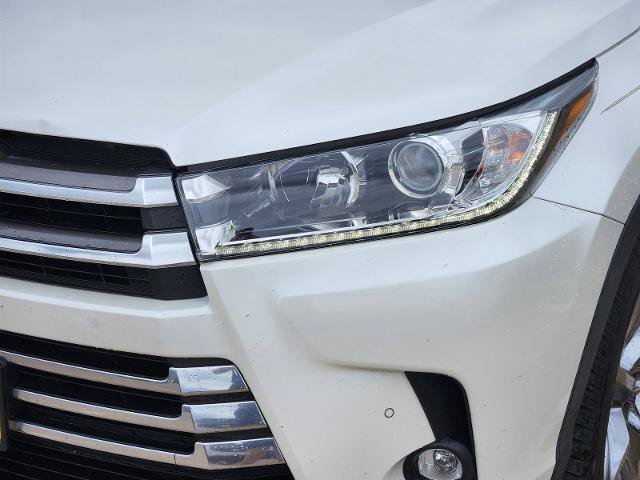 Used 2019 Toyota Highlander Limited Platinum FWD image 7