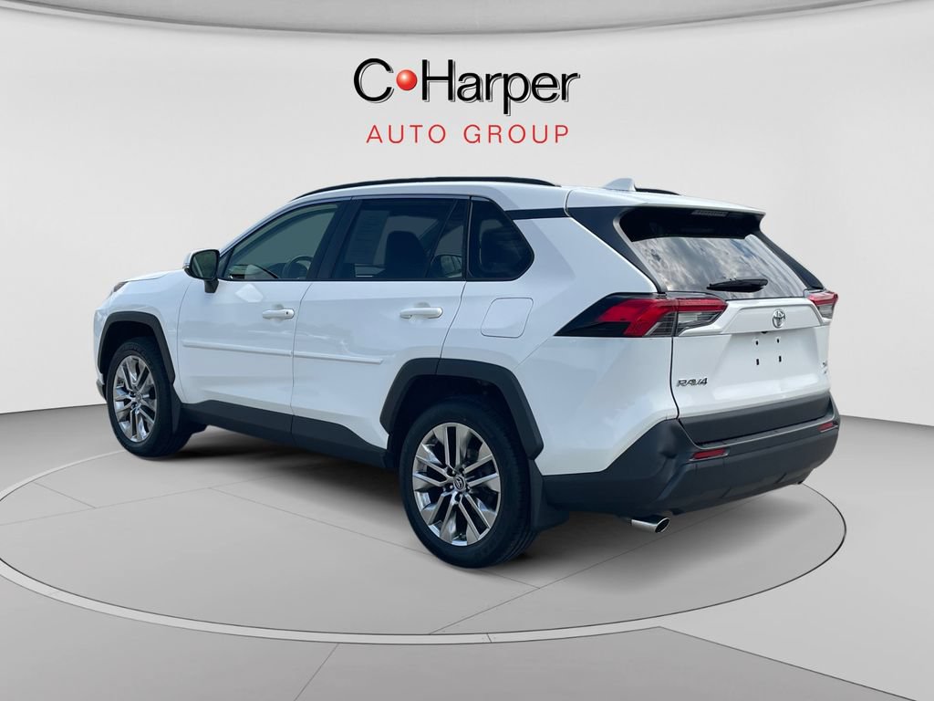 Used 2019 Toyota RAV4 XLE Premium w/ Cold Weather Package AWD/4WD image 5