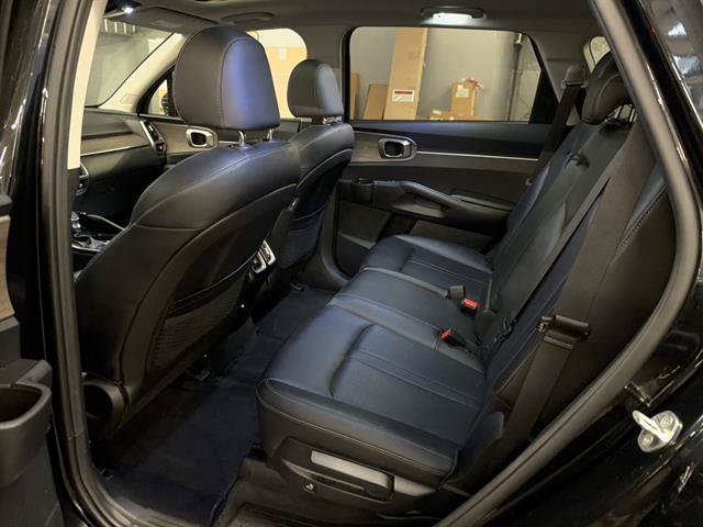 Used 2023 Kia Sorento S w/ Panoramic Sunroof Package AWD/4WD image 13