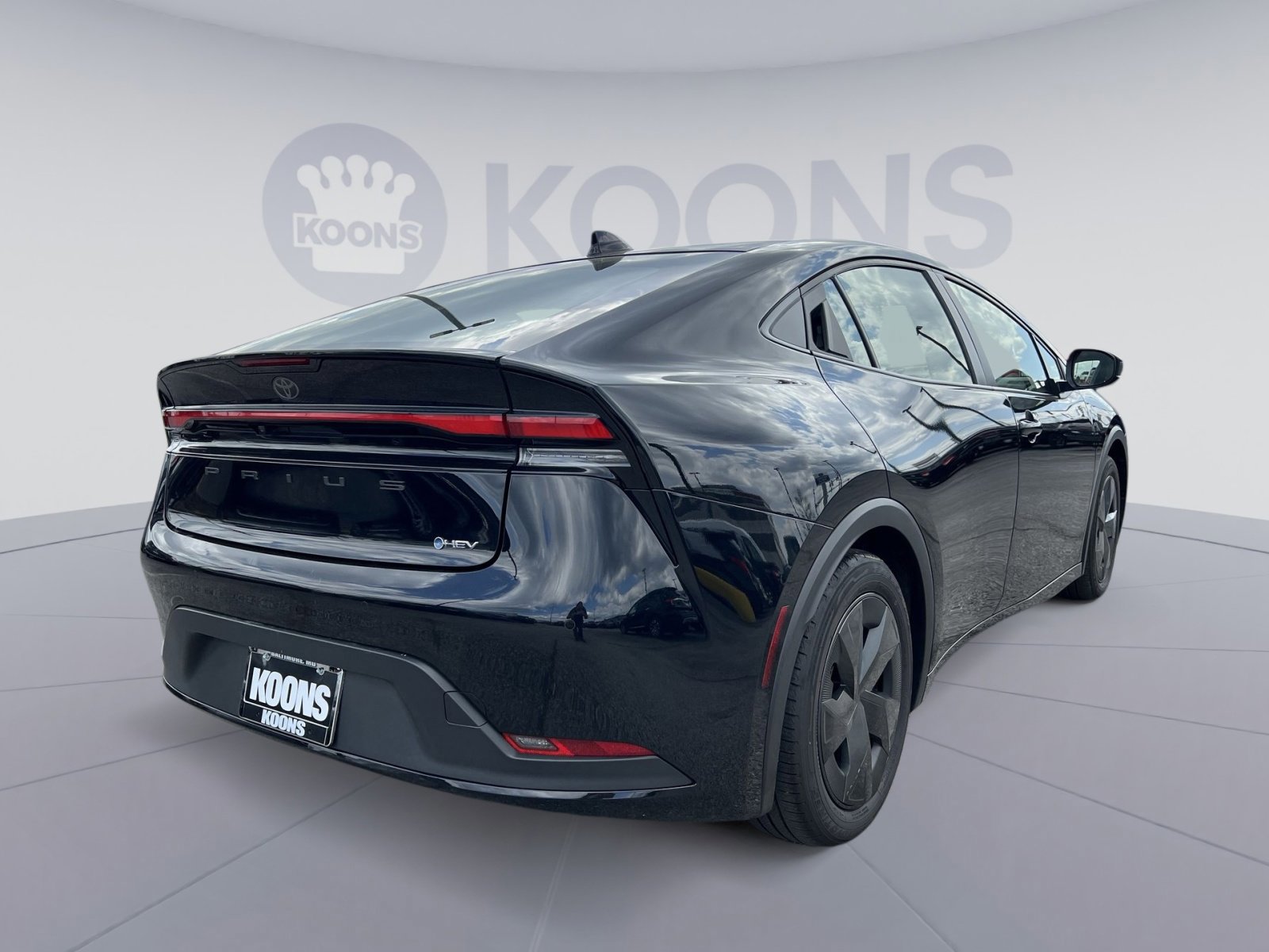 Used 2025 Toyota Prius LE image 4