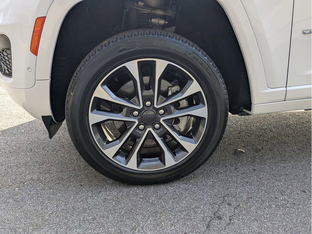 Used 2022 Jeep Grand Cherokee Overland w/ Advanced Protech Group III image 34