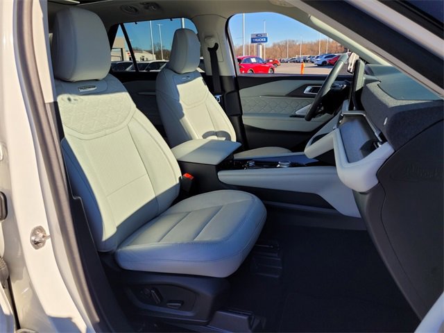Certified 2025 Ford Explorer Platinum w/ LUX Leather Package image 18