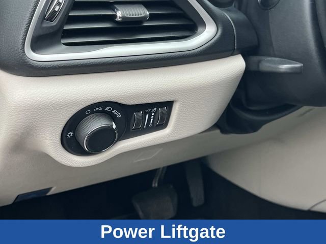 Used 2022 Chrysler Voyager LX FWD image 35