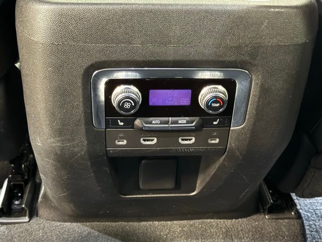 Used 2023 GMC Yukon XL SLT w/ SLT Luxury Package image 37