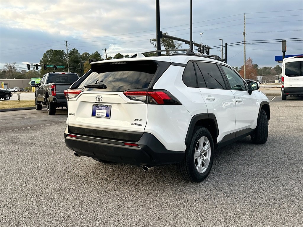 Used 2021 Toyota RAV4 XLE w/ Convenience Package image 4