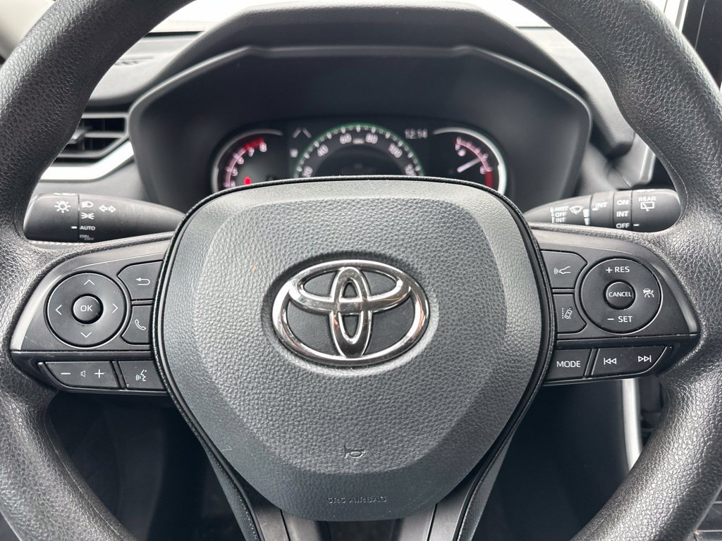 Used 2025 Toyota RAV4 XLE AWD/4WD image 37