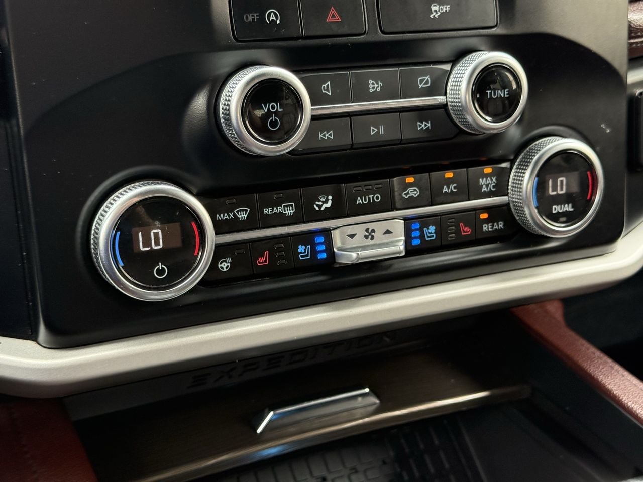 Certified 2024 Ford Expedition Limited RWD image 19