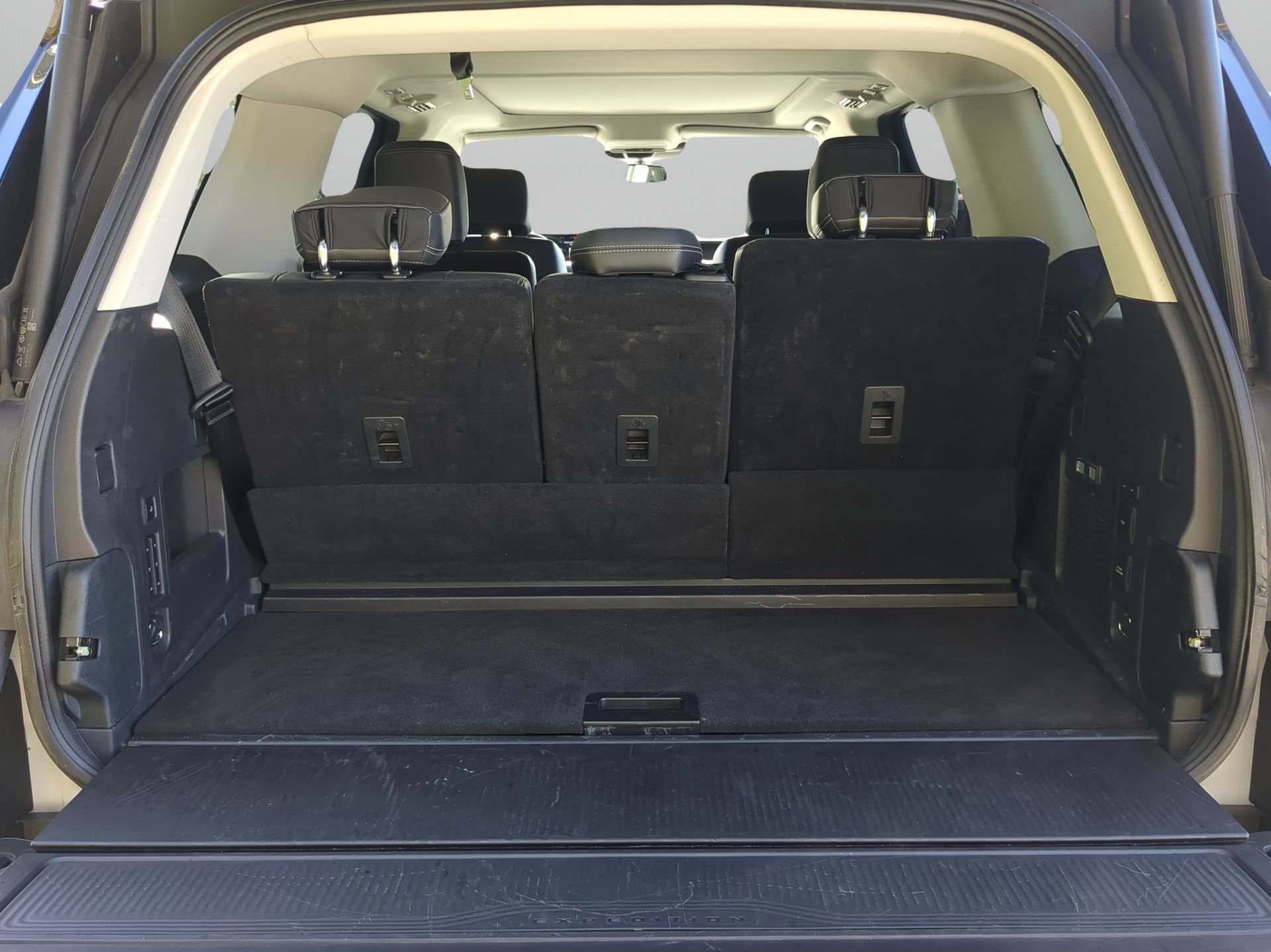 Certified 2025 Ford Expedition Platinum image 38