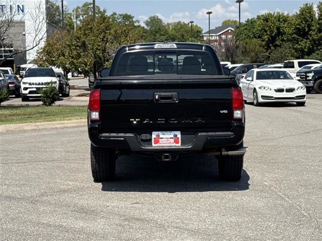 Used 2017 Toyota Tacoma TRD Sport w/ Tow Package AWD/4WD image 6
