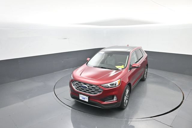 Certified 2019 Ford Edge Titanium w/ Cold Weather Package AWD/4WD image 29