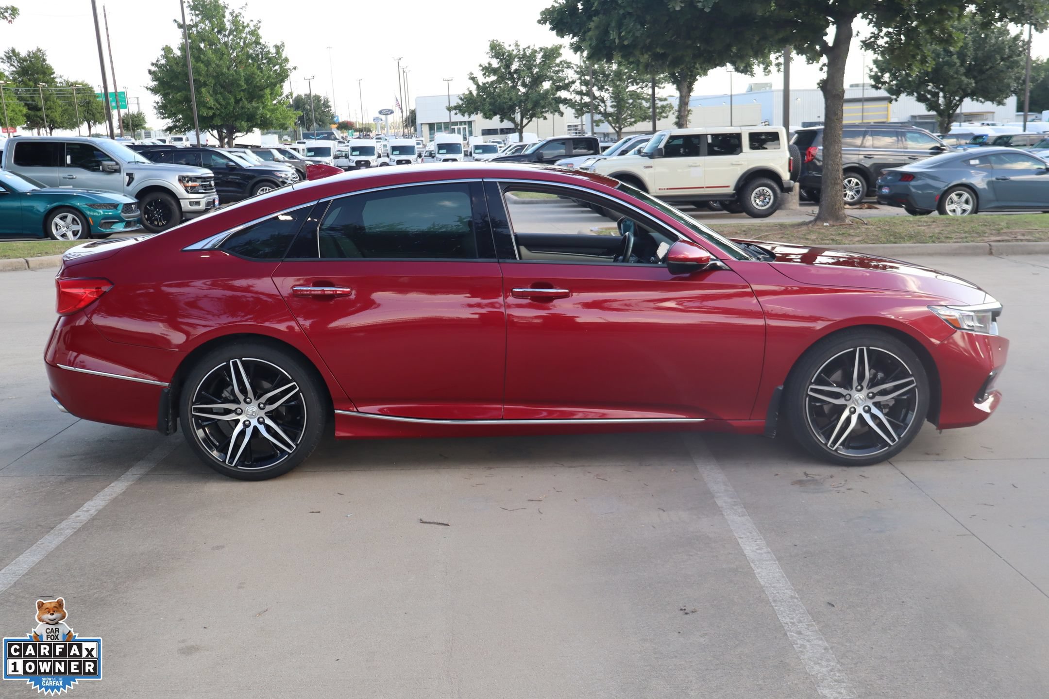 Used 2022 Honda Accord Touring image 2