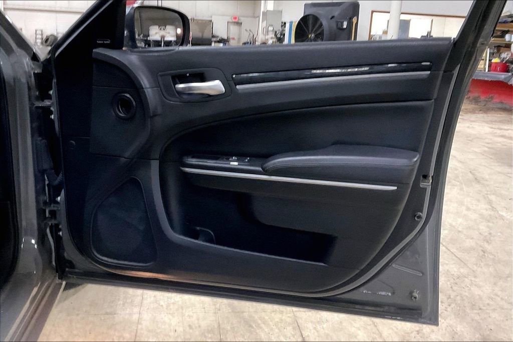 Used 2019 Chrysler 300 Limited w/ Safetytec Plus Group AWD/4WD image 23
