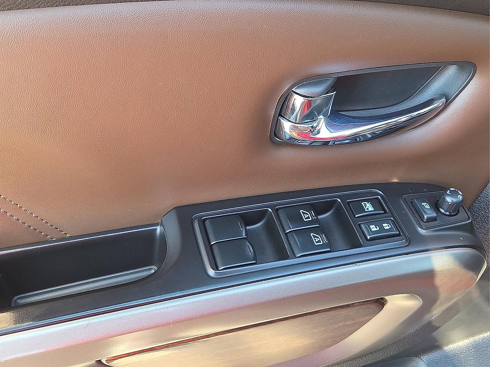 Used 2020 Nissan Titan Platinum Reserve image 13