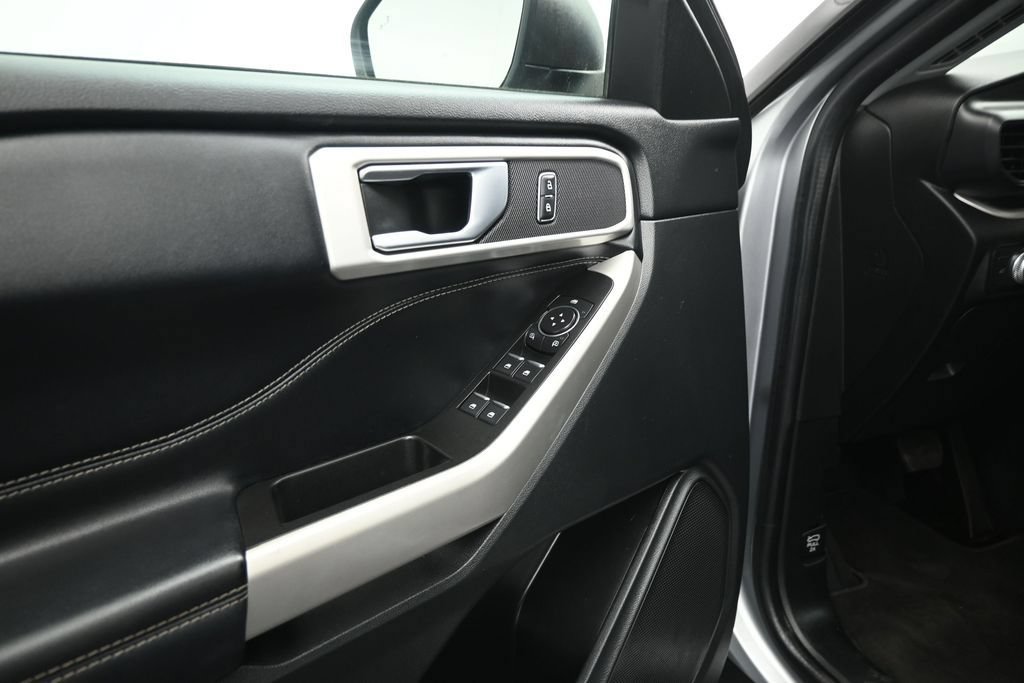 Certified 2022 Ford Explorer XLT RWD image 25