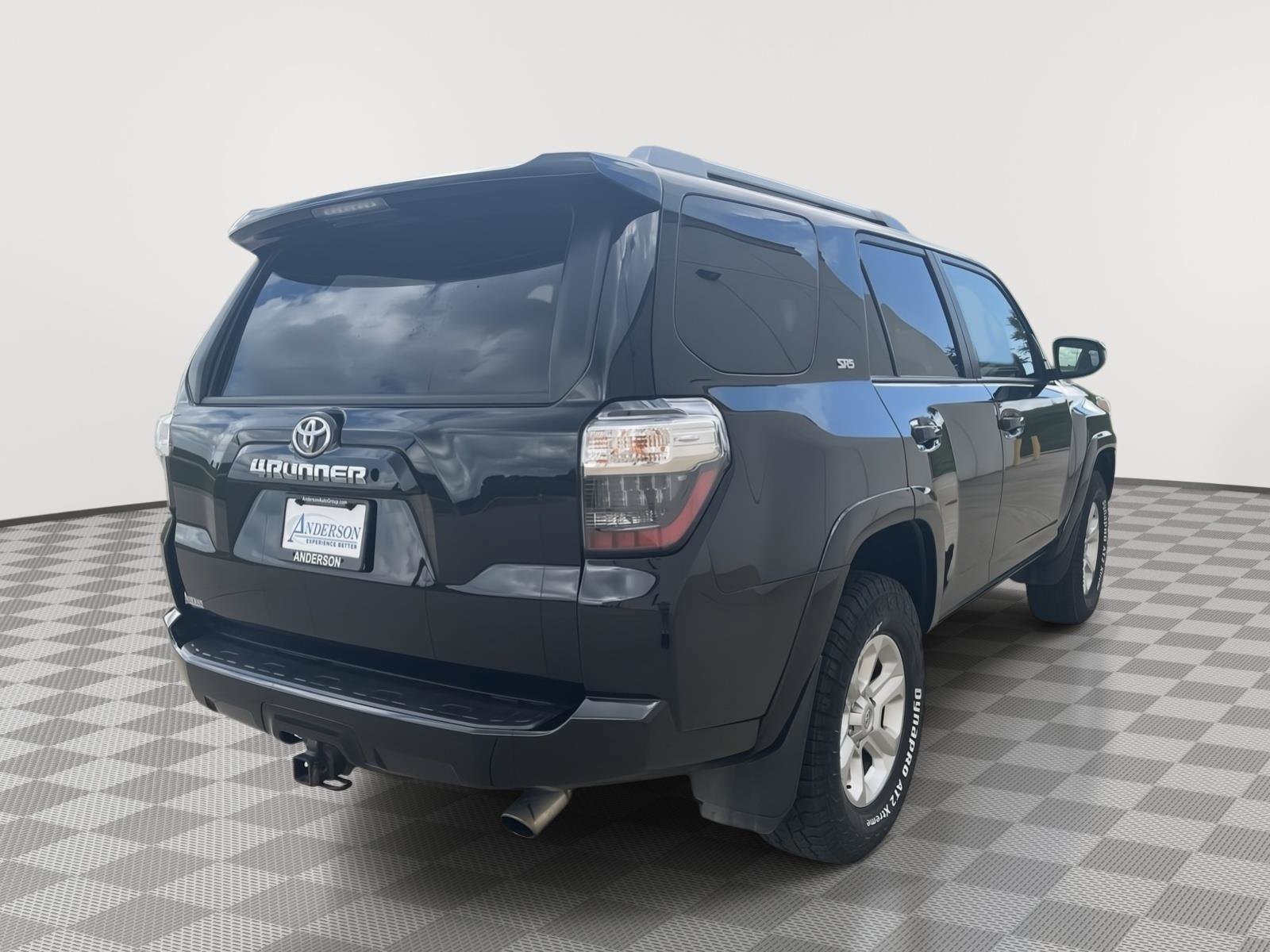 Used 2018 Toyota 4Runner SR5 AWD/4WD image 5