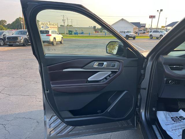 Certified 2025 Ford Explorer Platinum AWD/4WD image 13