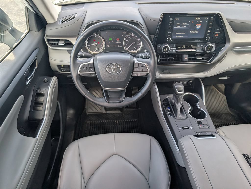 Used 2022 Toyota Highlander XLE FWD image 14