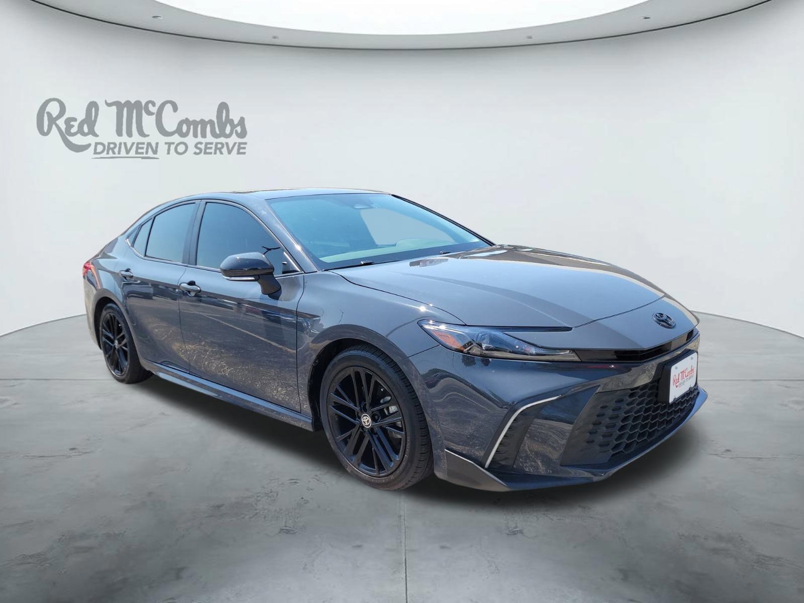 Used 2025 Toyota Camry SE image 1