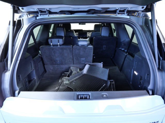 Certified 2025 Ford Expedition Max Platinum w/ Stealth Performance Package AWD/4WD image 9