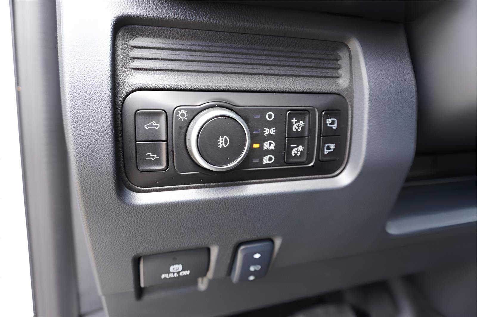 Certified 2025 Ford F250 Platinum AWD/4WD image 13