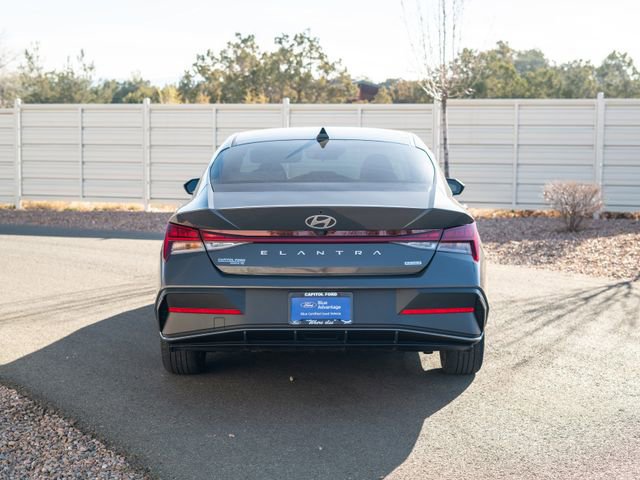 Used 2024 Hyundai Elantra Blue image 5