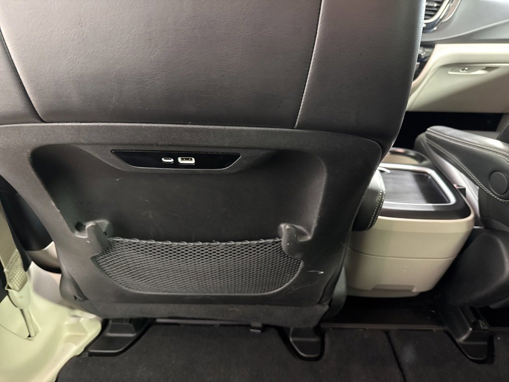Used 2024 Chrysler Pacifica Touring-L image 24