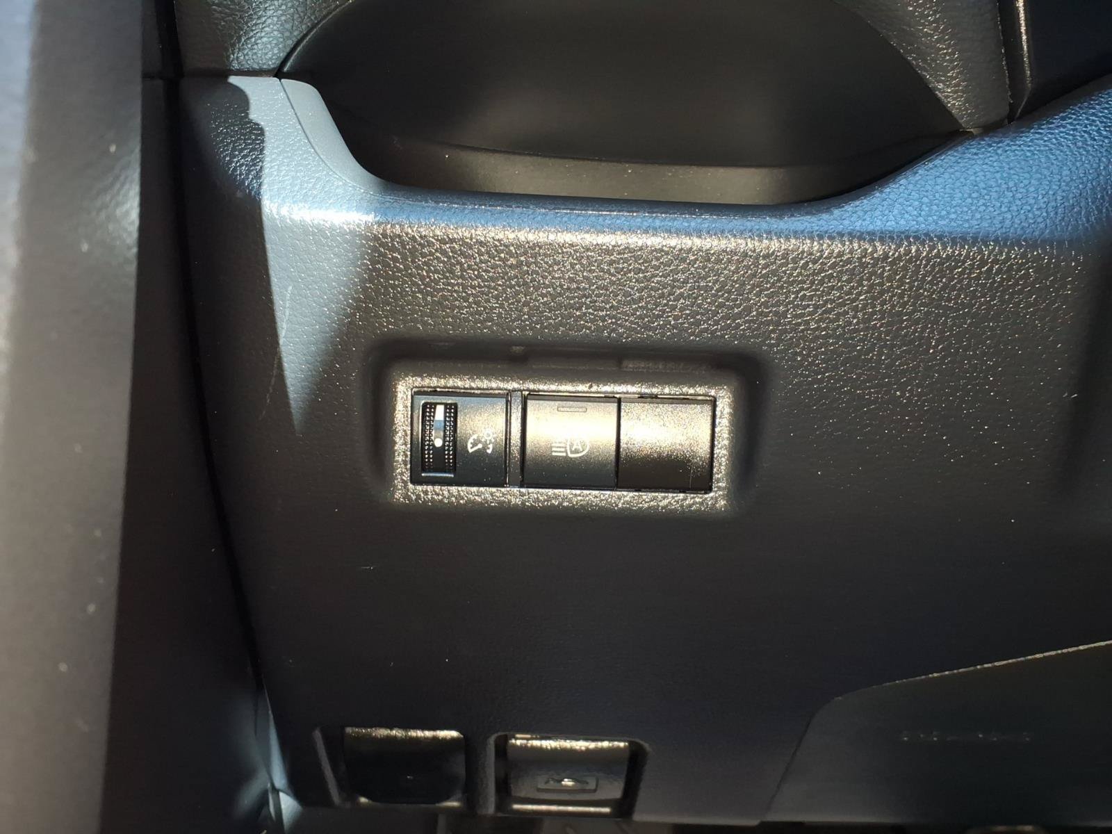 Used 2021 Toyota RAV4 LE w/ Carpet Mat Package (TMS) FWD image 23