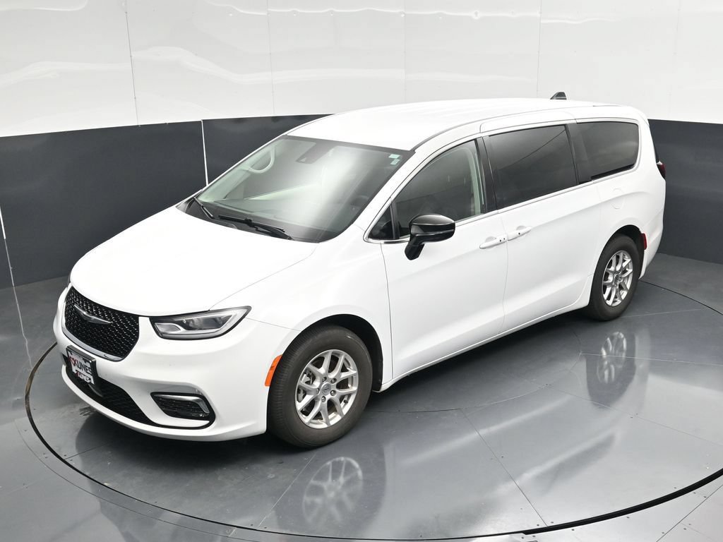 Used 2024 Chrysler Pacifica Touring-L FWD image 49
