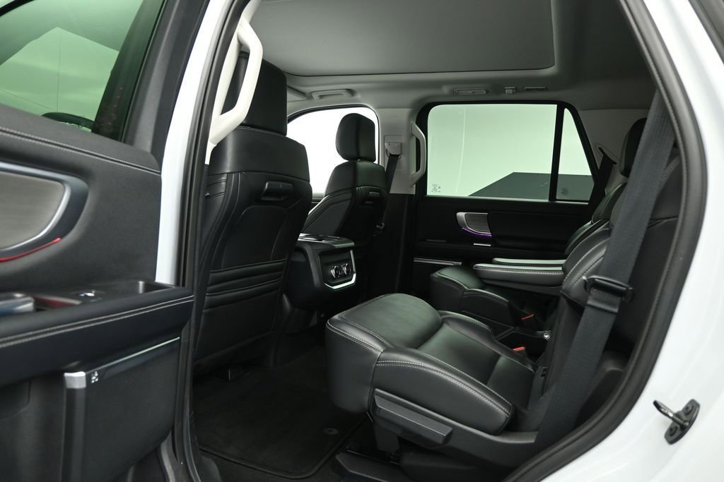 Certified 2025 Ford Expedition Platinum AWD/4WD image 17