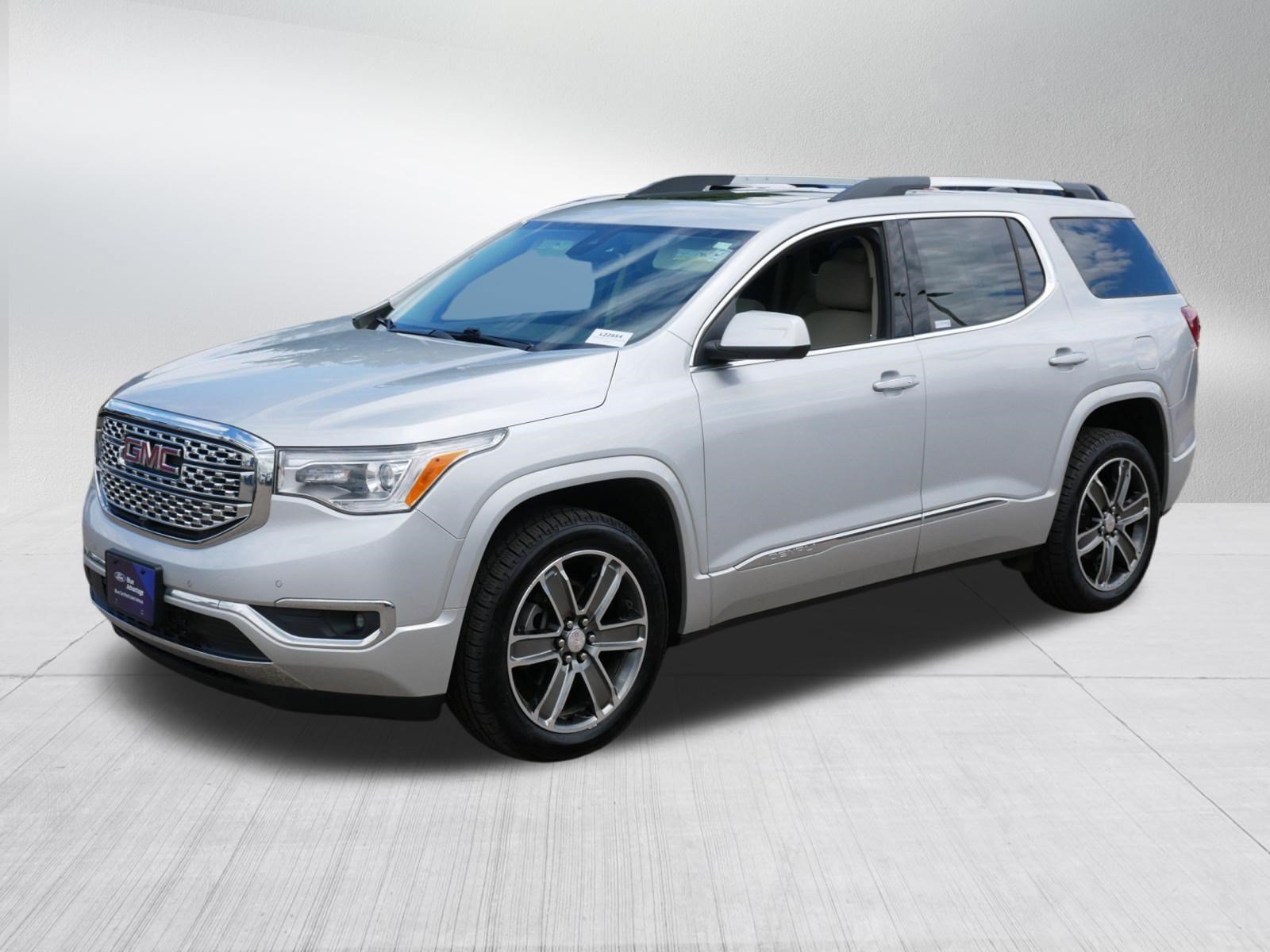 Used 2018 GMC Acadia Denali w/ Technology Package AWD/4WD image 3