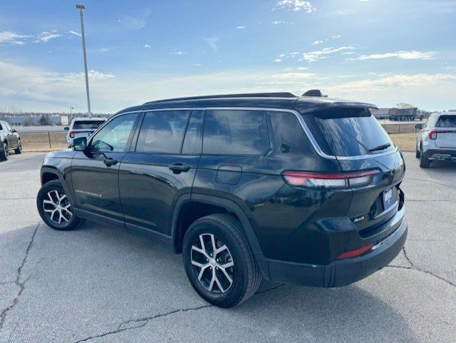 Used 2024 Jeep Grand Cherokee L Limited w/ Luxury Tech Group II image 3