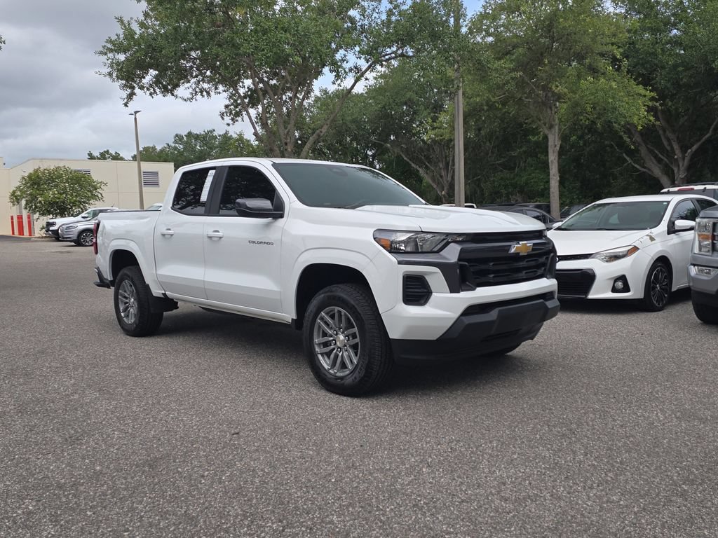 Used 2024 Chevrolet Colorado LT RWD image 2