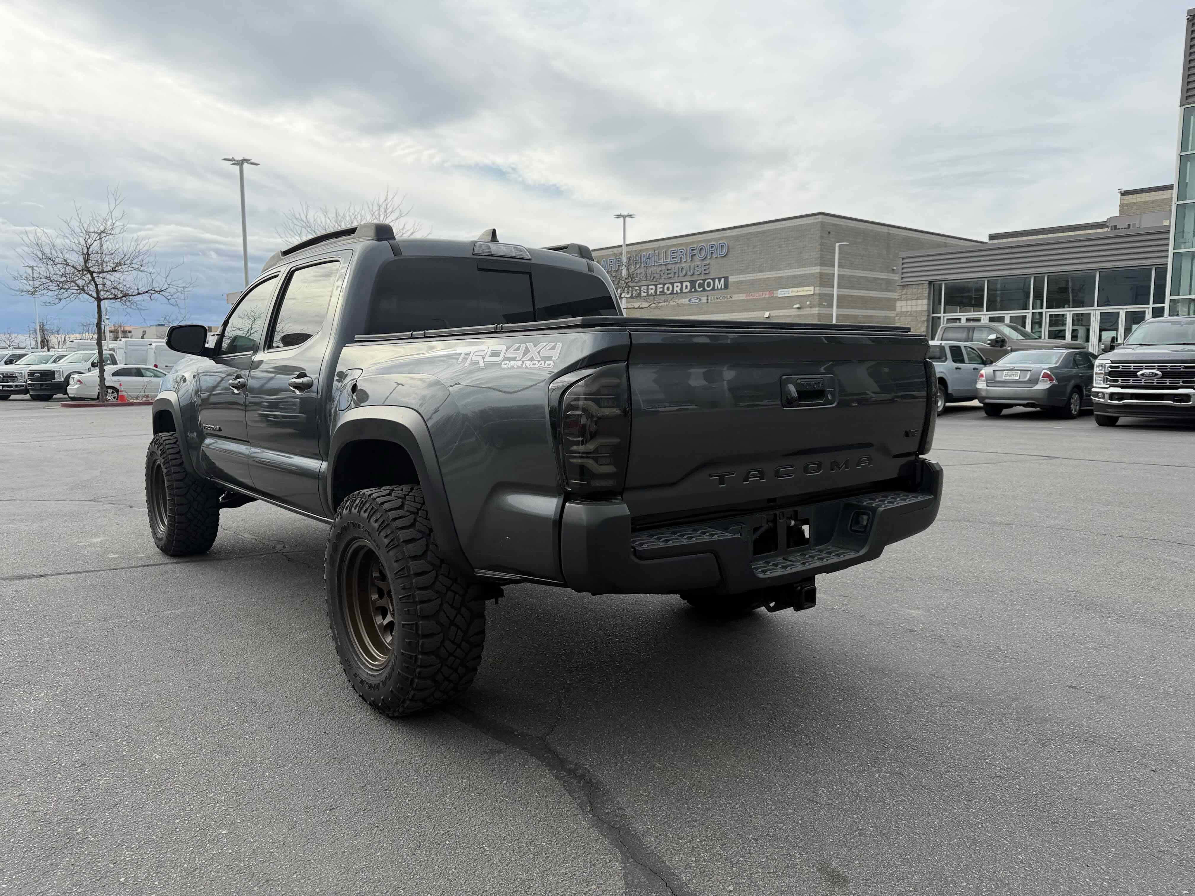 Used 2022 Toyota Tacoma TRD Off-Road image 3