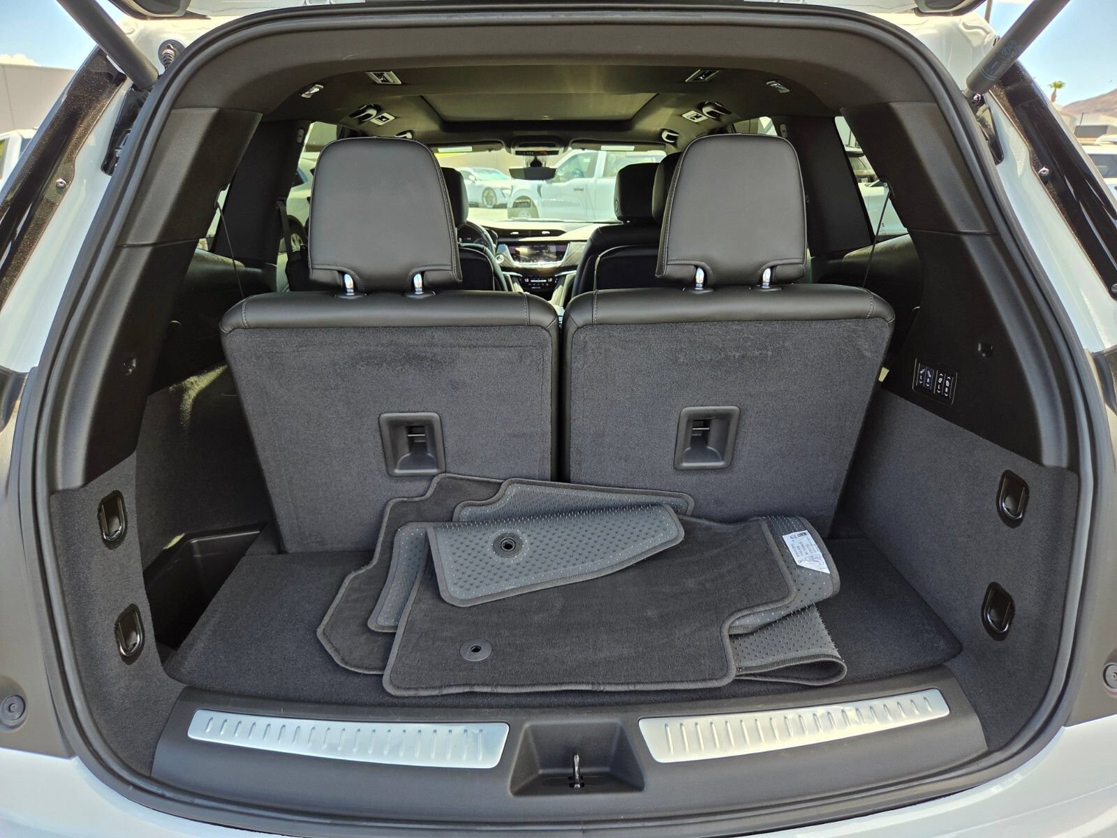 Used 2025 Cadillac XT6 Premium Luxury w/ Technology Package FWD image 15