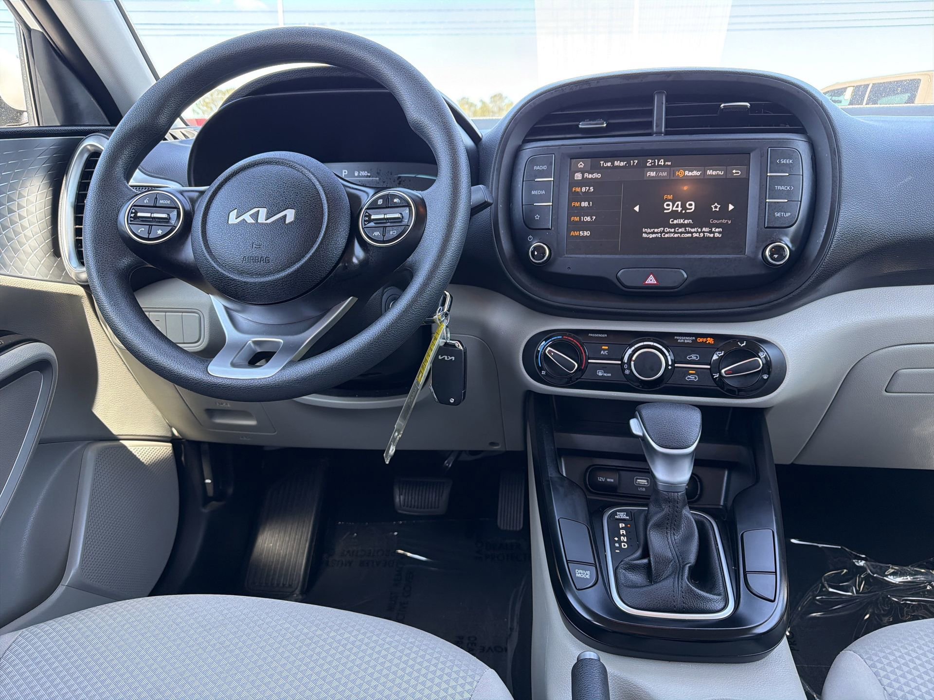 Used 2025 Kia Soul LX w/ LX Technology Package image 3