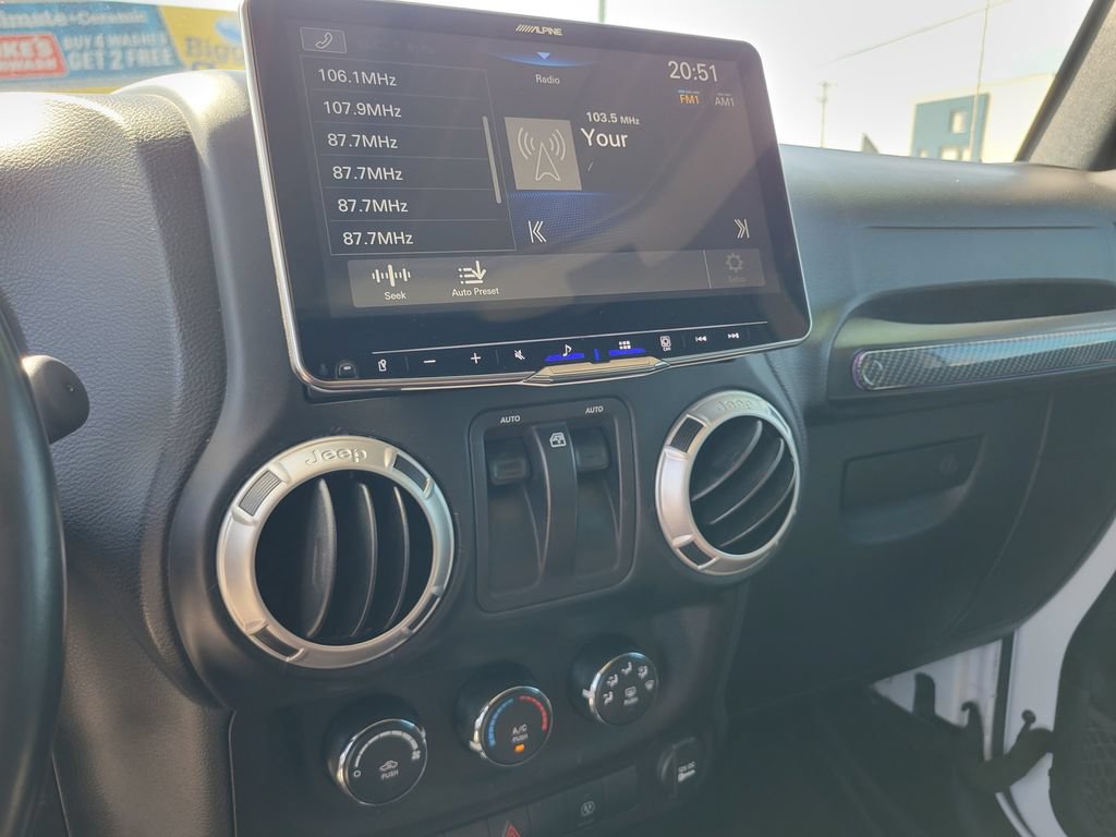 Used 2018 Jeep Wrangler Rubicon w/ Power Convenience Group AWD/4WD image 47