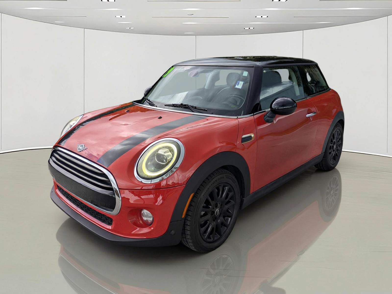 Used 2019 MINI Cooper 2-Door Hardtop FWD image 2