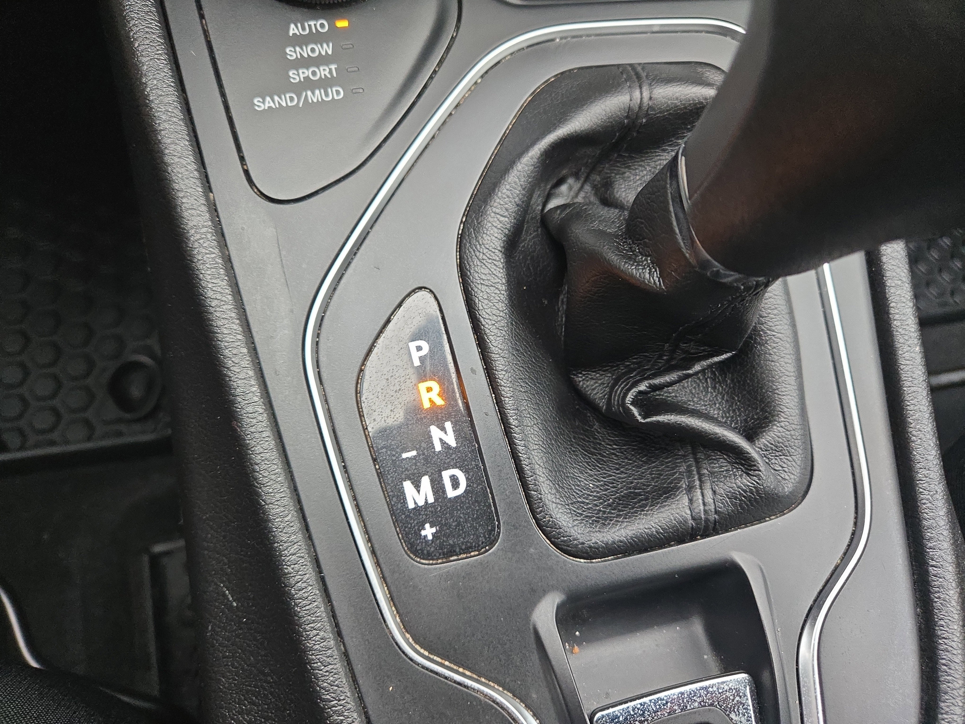 Used 2020 Jeep Cherokee Latitude w/ Cold Weather Group image 29