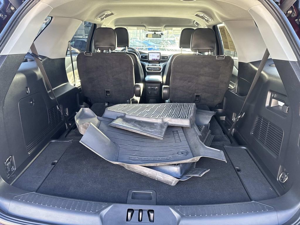 Certified 2022 Ford Explorer XLT w/ Equipment Group 202A image 8