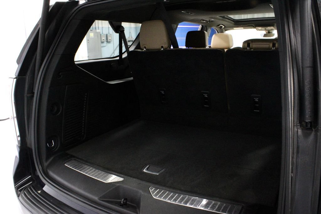 Used 2021 Chevrolet Suburban Premier w/ Premium Package AWD/4WD image 16