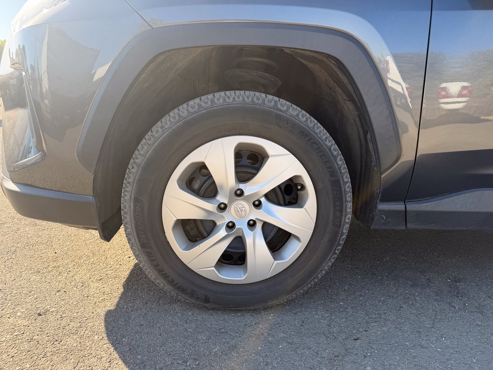 Used 2021 Toyota RAV4 LE FWD image 9