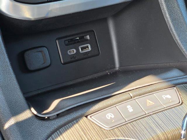 Used 2022 GMC Acadia SLT w/ Technology Package AWD/4WD image 32
